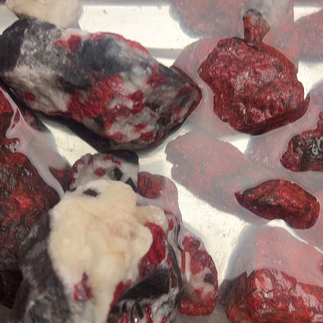 天然辰砂原石毛料