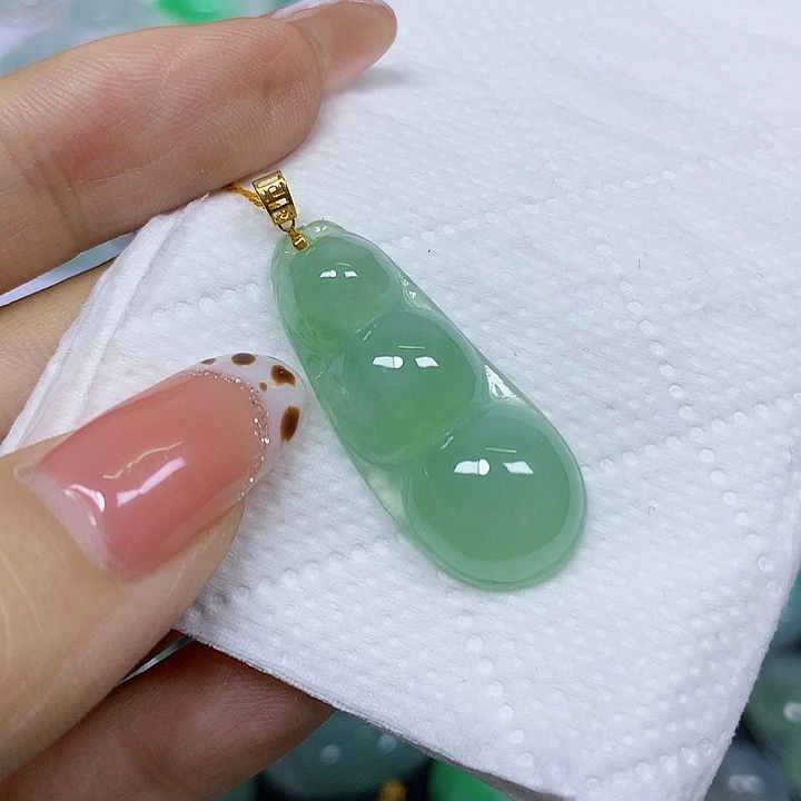 翡翠18K金镶嵌颈饰挂件