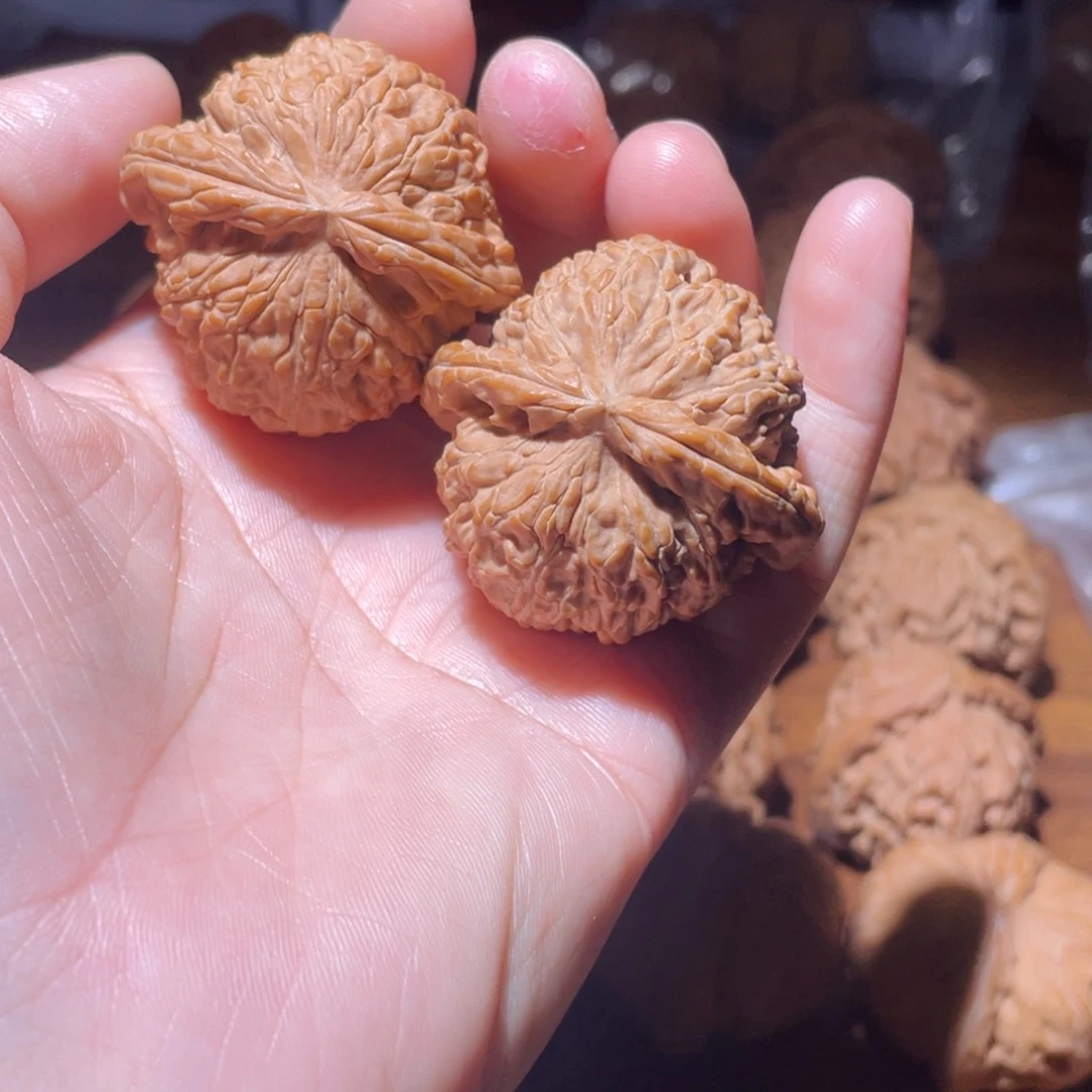 吊坠桃核艮*40尺闷白，