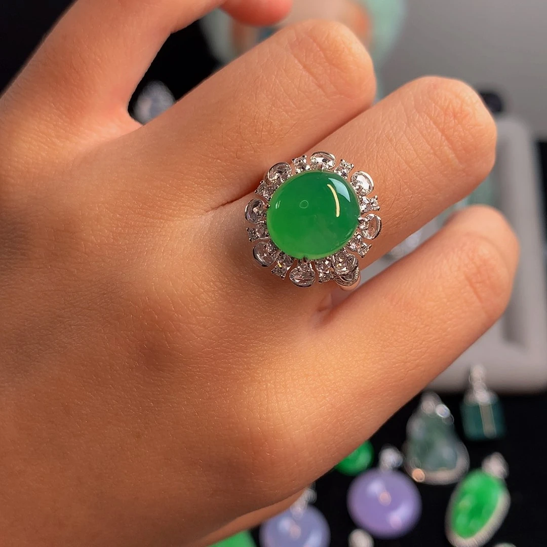 18K金镶嵌挂件翡翠