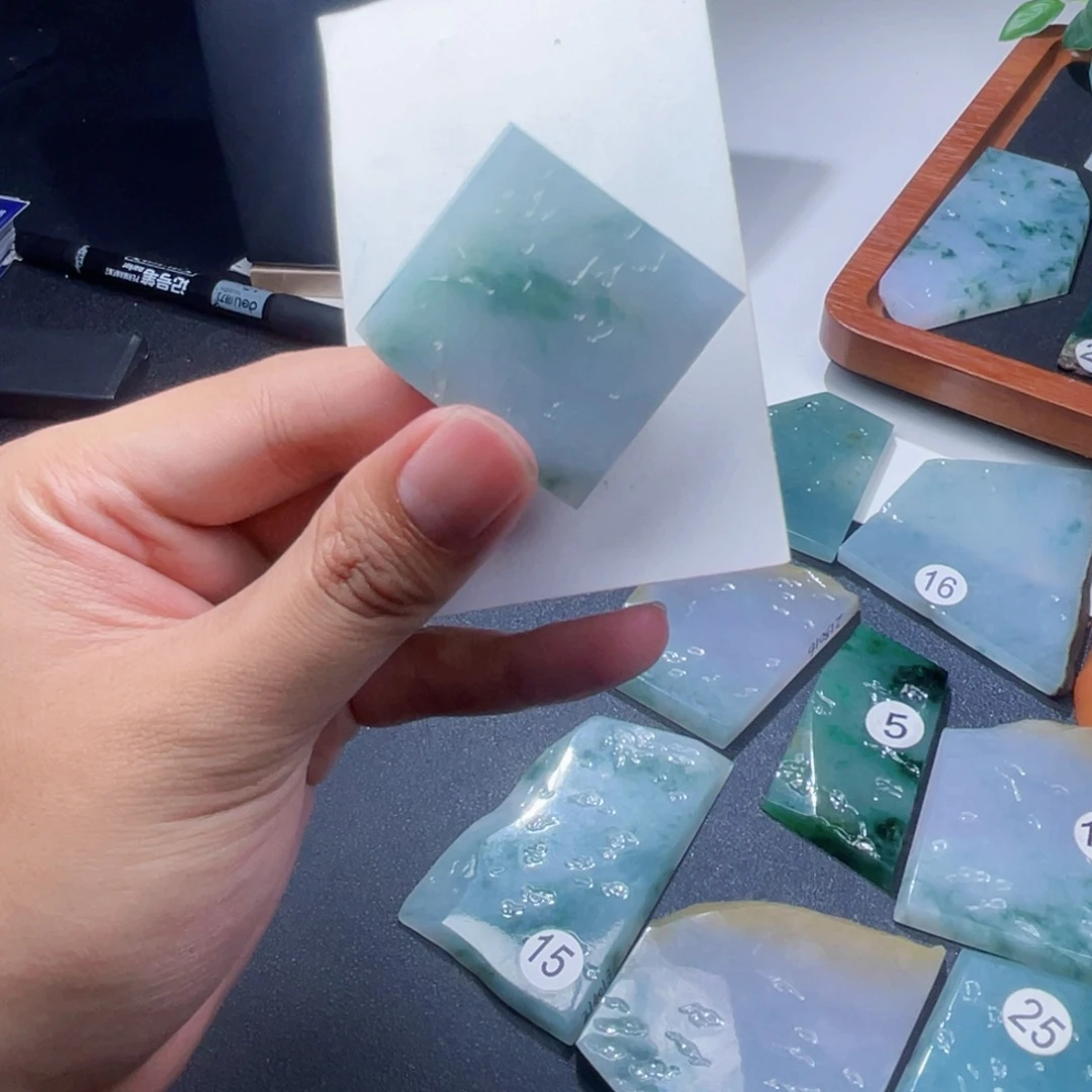 定制翡翠未镶嵌小挂件料