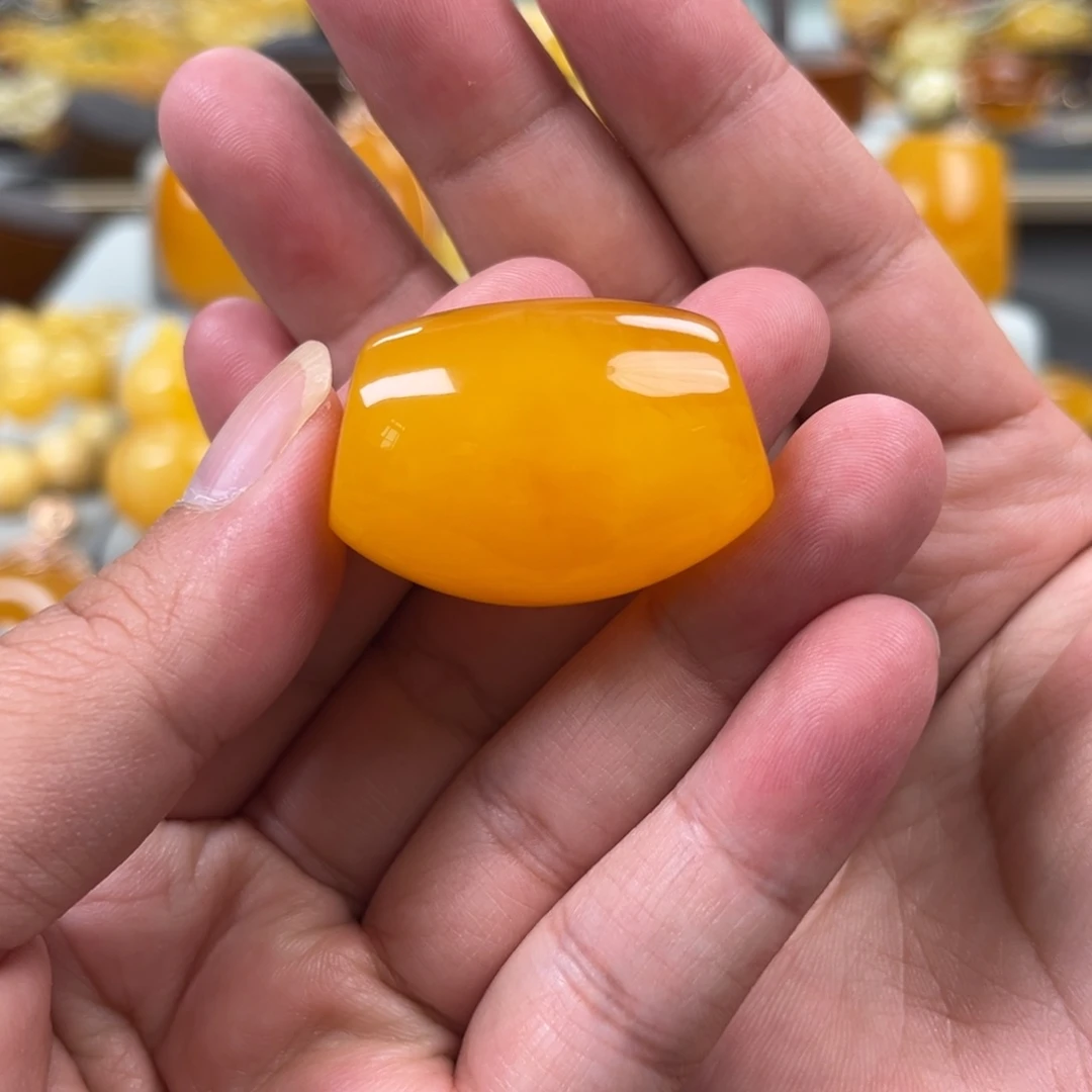 蜜蜡未镶嵌珠宝奇石