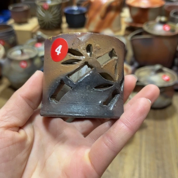 盖置镂空茶具备前