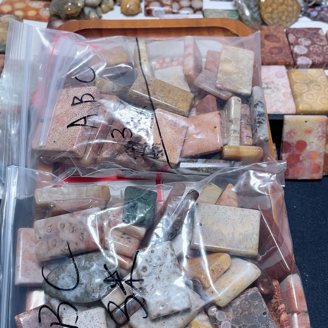 A***E玛瑙/玉髓颈饰合金