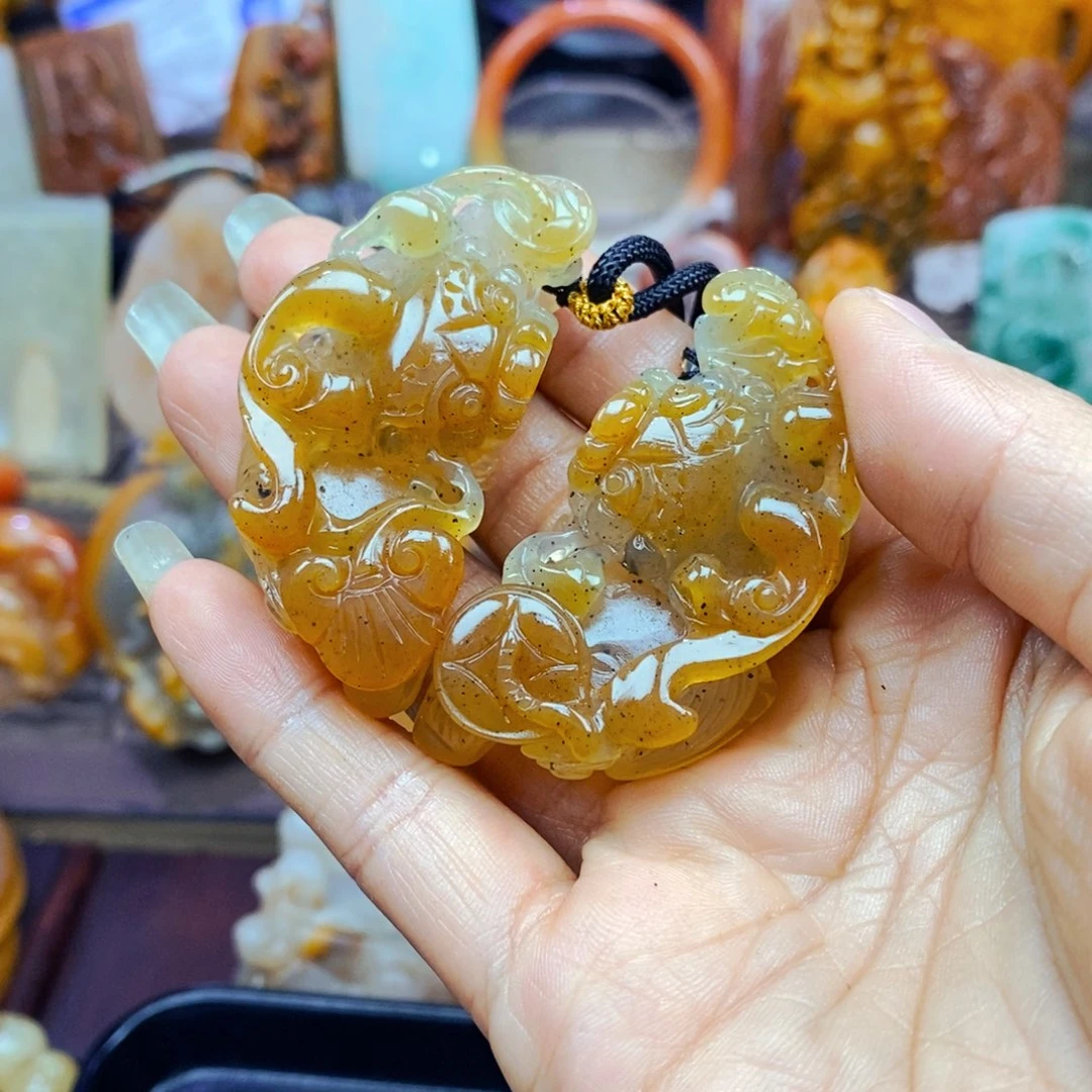 石英质玉（黄龙玉）未镶嵌颈饰
