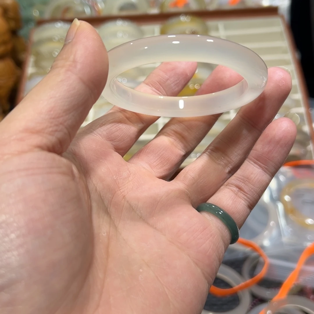 玛瑙/玉髓未镶嵌手镯56圈微瑕46