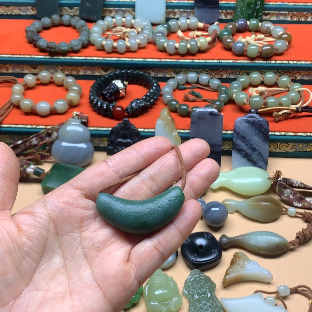 和田玉未镶嵌颈饰