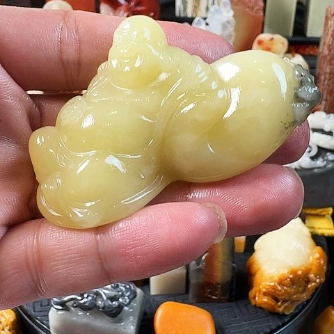 寿山石芙蓉綠若通