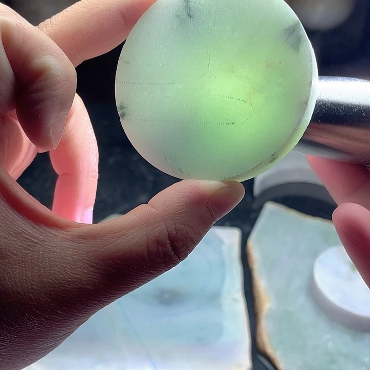 翡翠未镶嵌颈饰毛料19