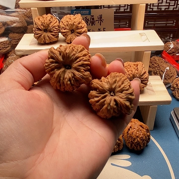 大***阳吊坠文玩核桃南疆