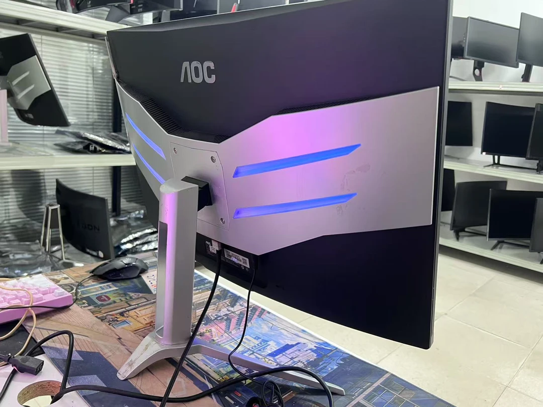 9新 AOC 32寸爱攻二代1k144hz电竞显示器