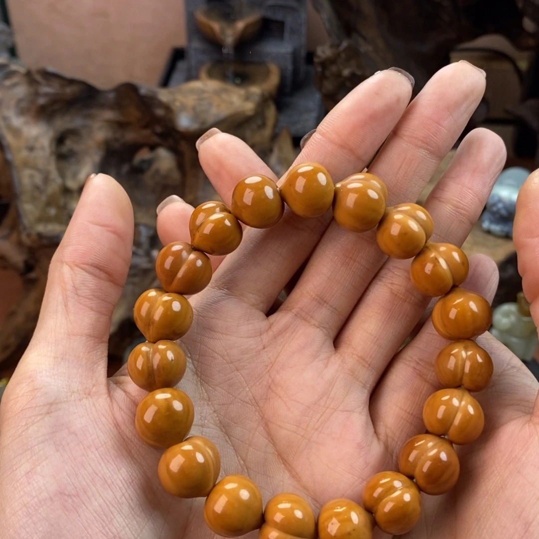 ****曹和田玉未镶嵌颈饰