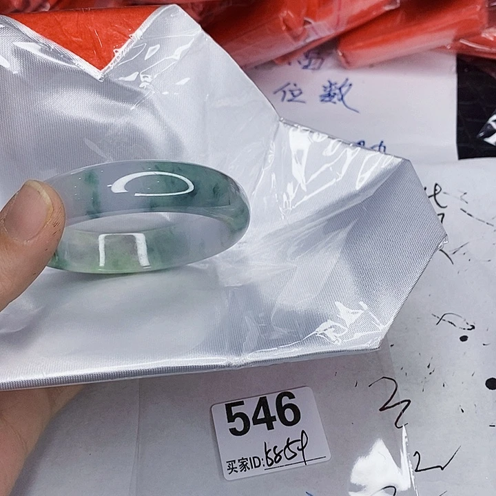 翡翠未镶嵌手镯一图一物实物为准（微瑕处理）