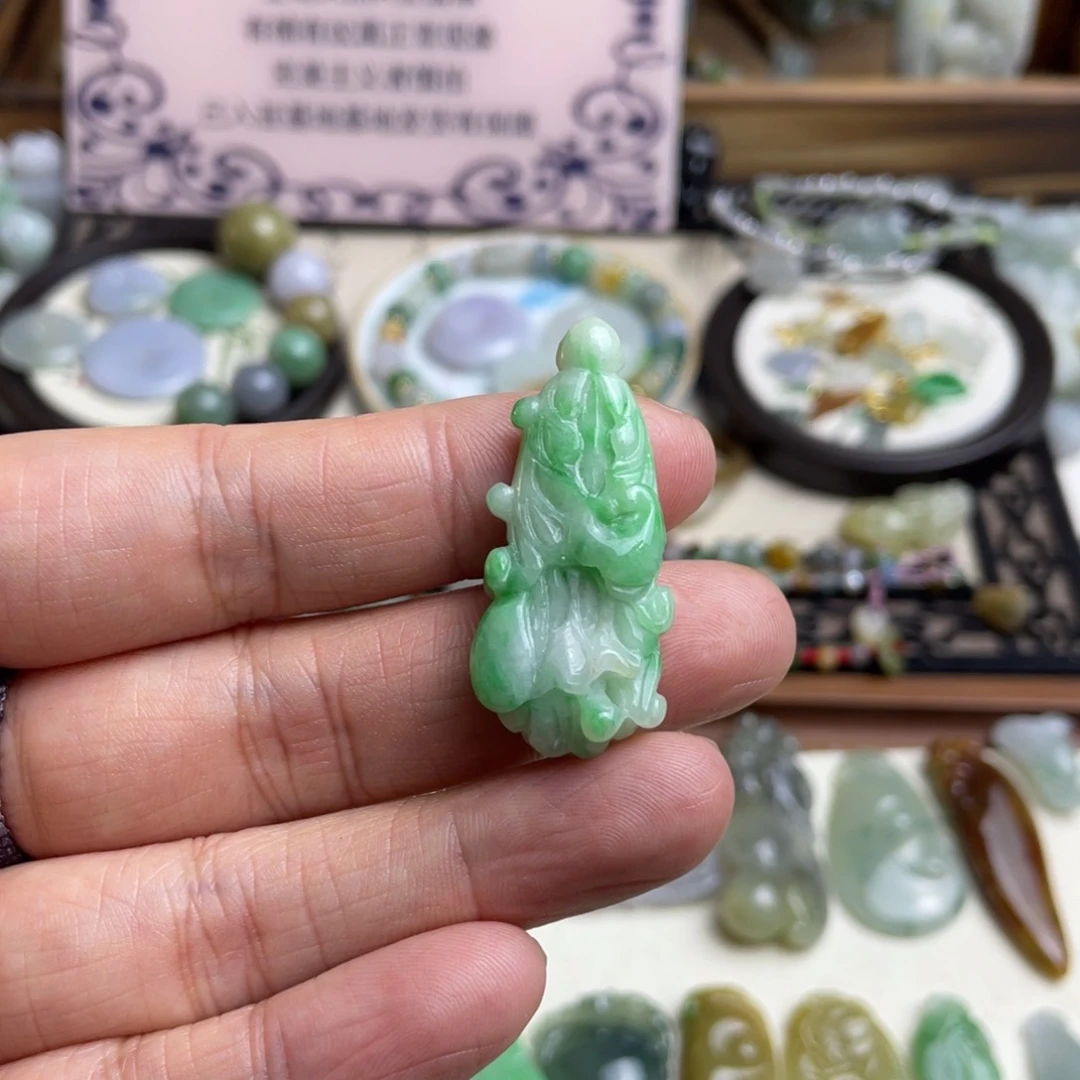 翡翠挂件未镶嵌白菜挂件