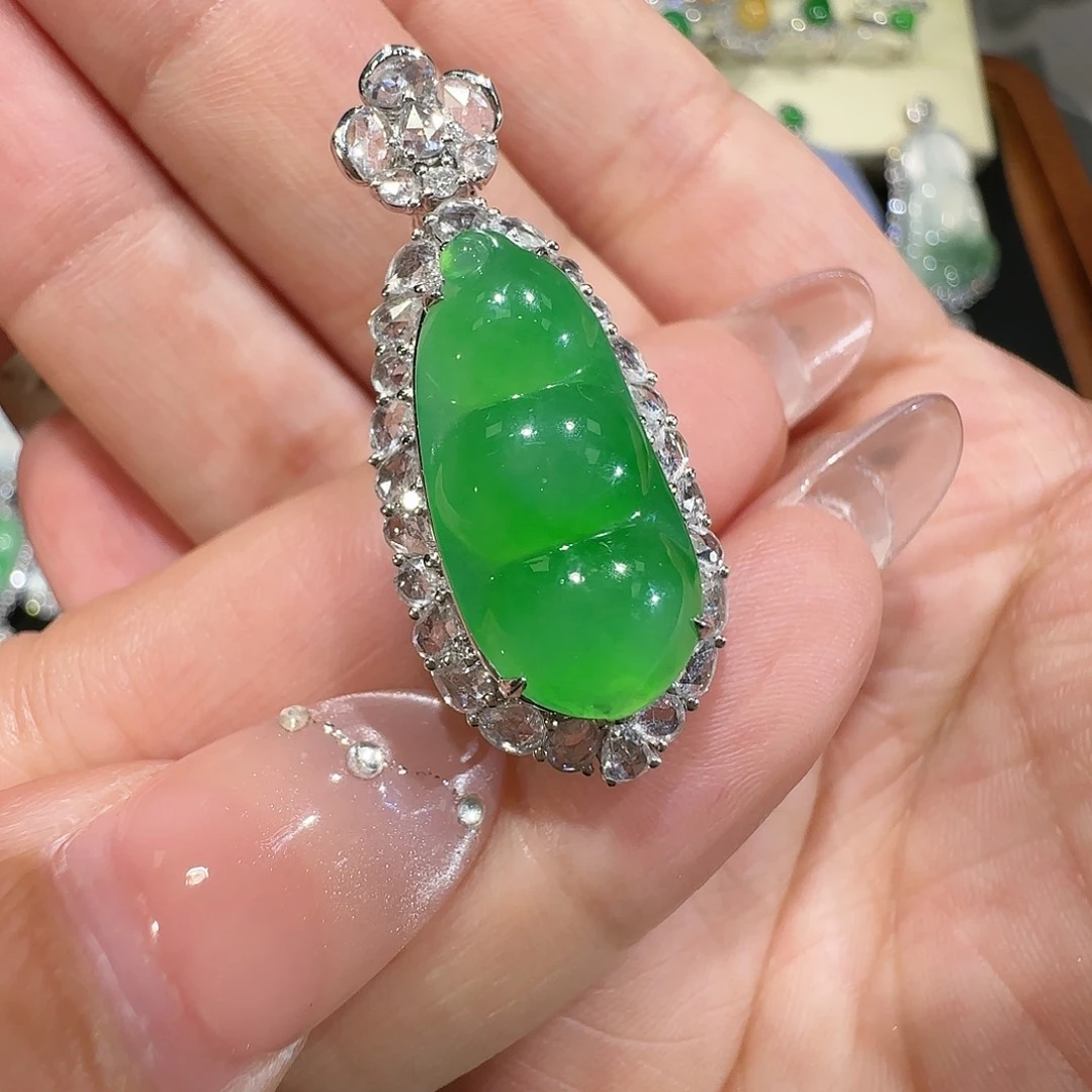 【闪购商品】颈饰18K金镶嵌翡翠