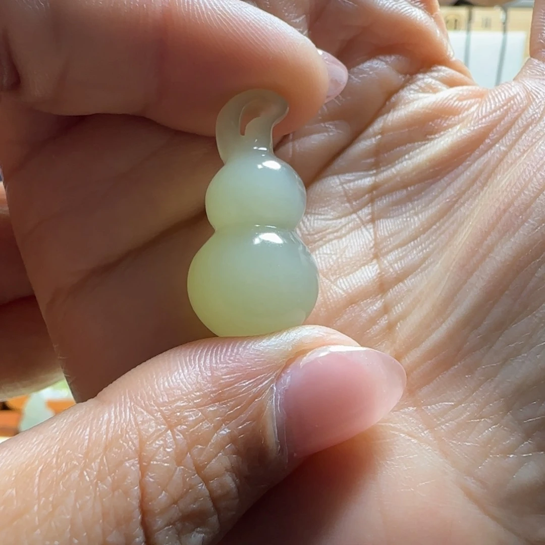 和田玉颈饰未镶嵌一***?