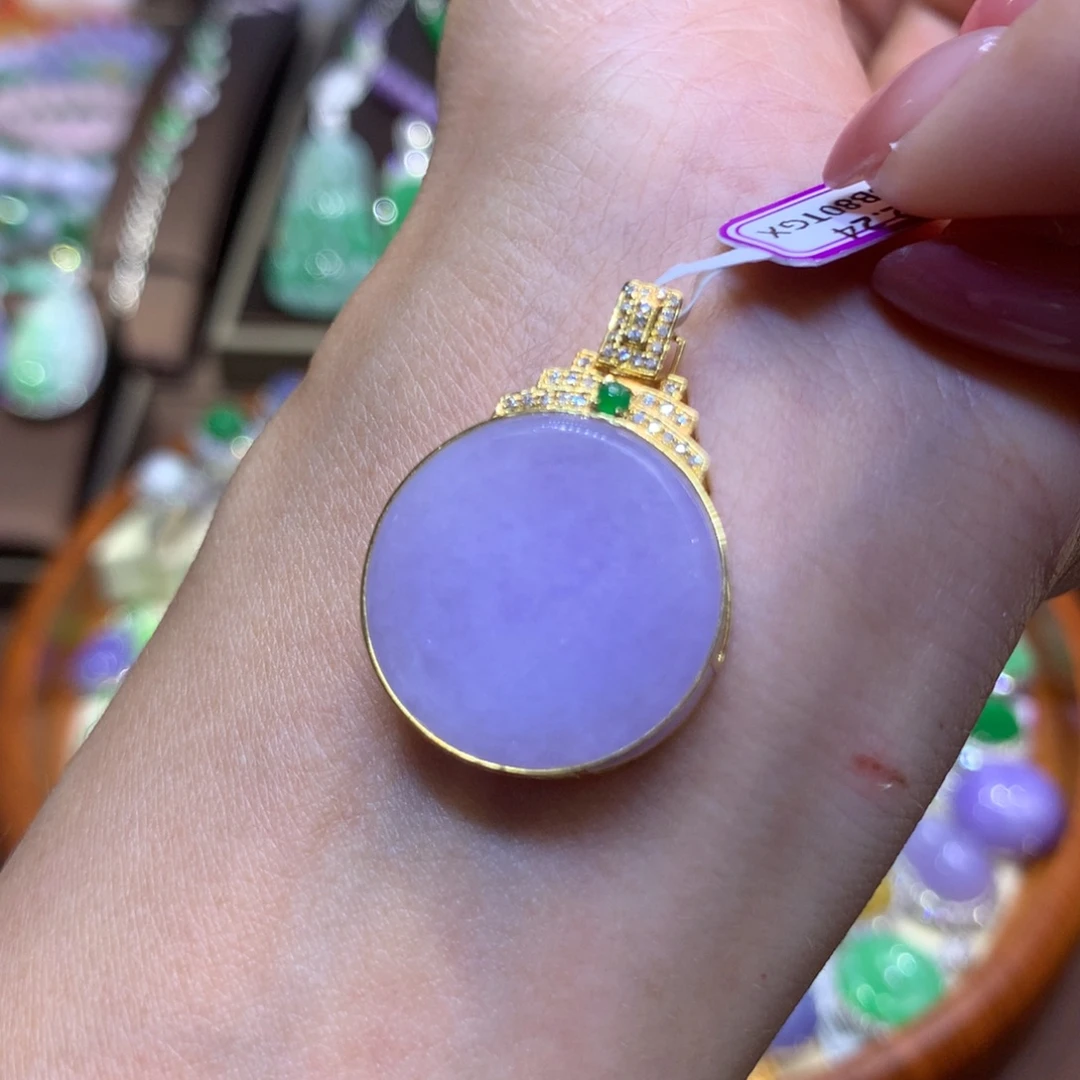 翡翠18K金镶嵌颈饰