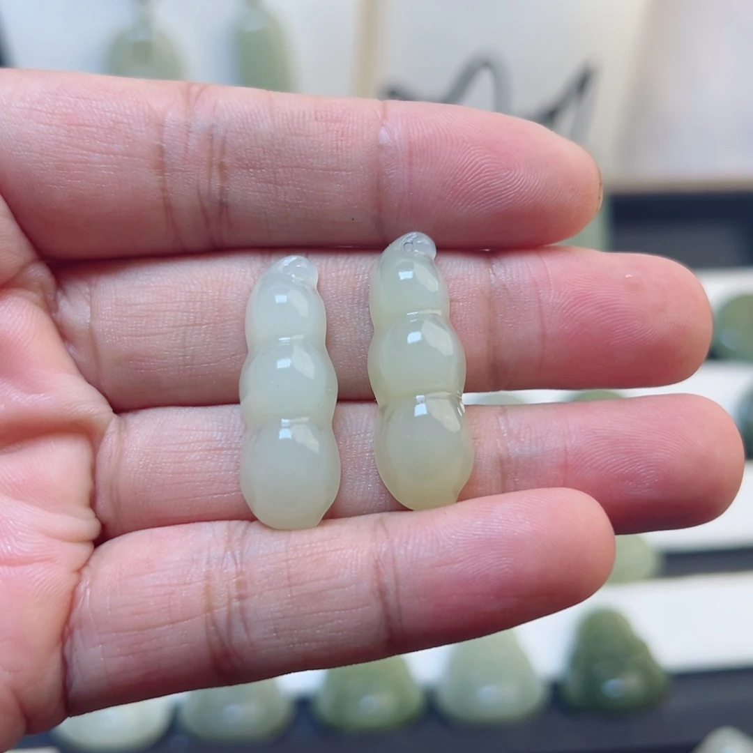 吊坠(赠链)未镶嵌和田玉666