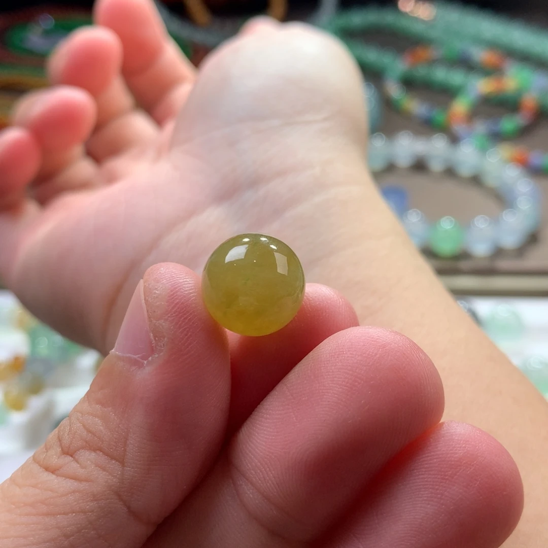 楚****未镶嵌手链翡翠黄翡单珠 卡12.36