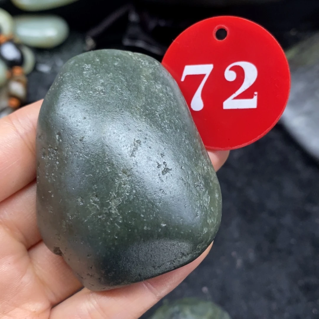 颈饰未镶嵌和田玉（糖玉）