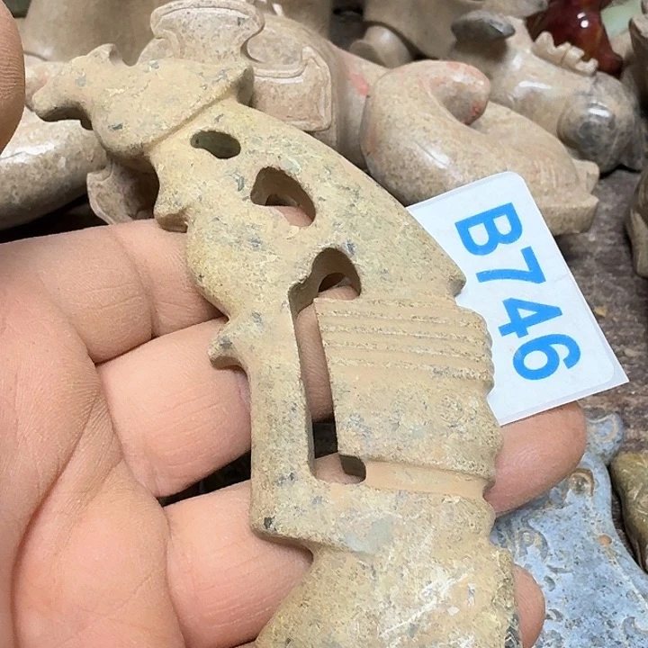 蛇纹石玉颈饰未镶嵌