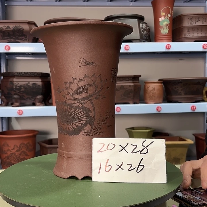 紫砂花盆刻绘荷花