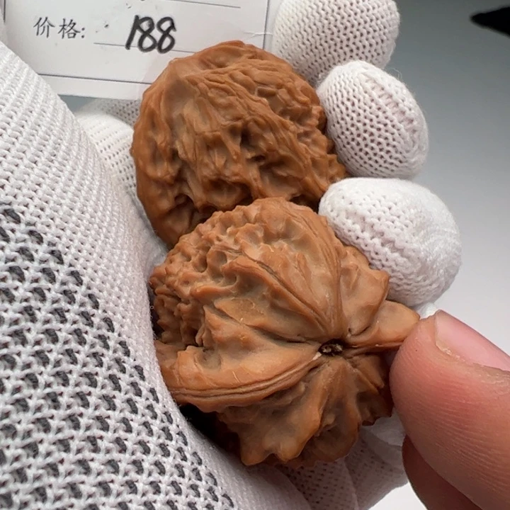 文玩核桃把件瑕疵43