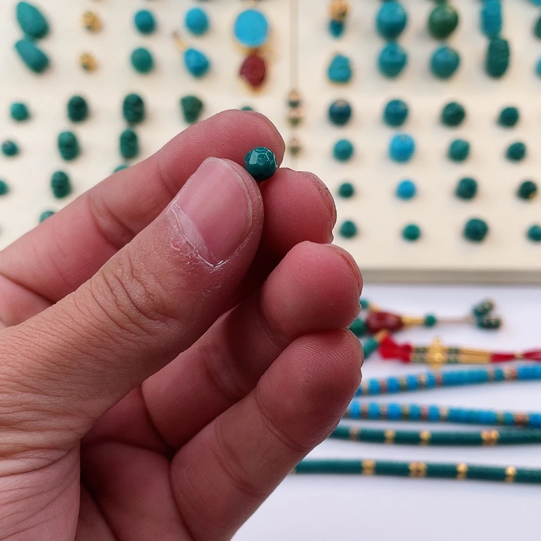 绿松石颈饰未镶嵌