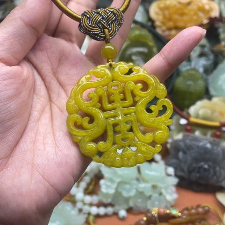 蛇纹石玉吊坠合金