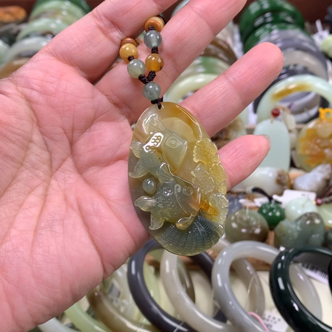 岫玉未镶嵌颈饰吊坠