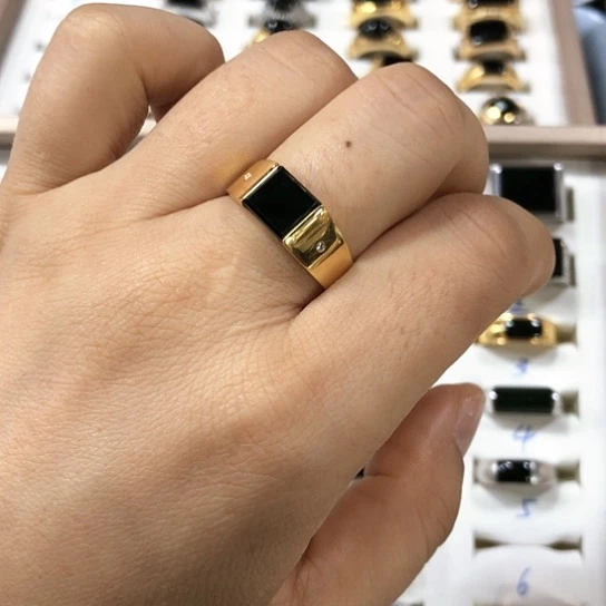 翡翠戒指18K金镶嵌缅甸天然A货翡翠