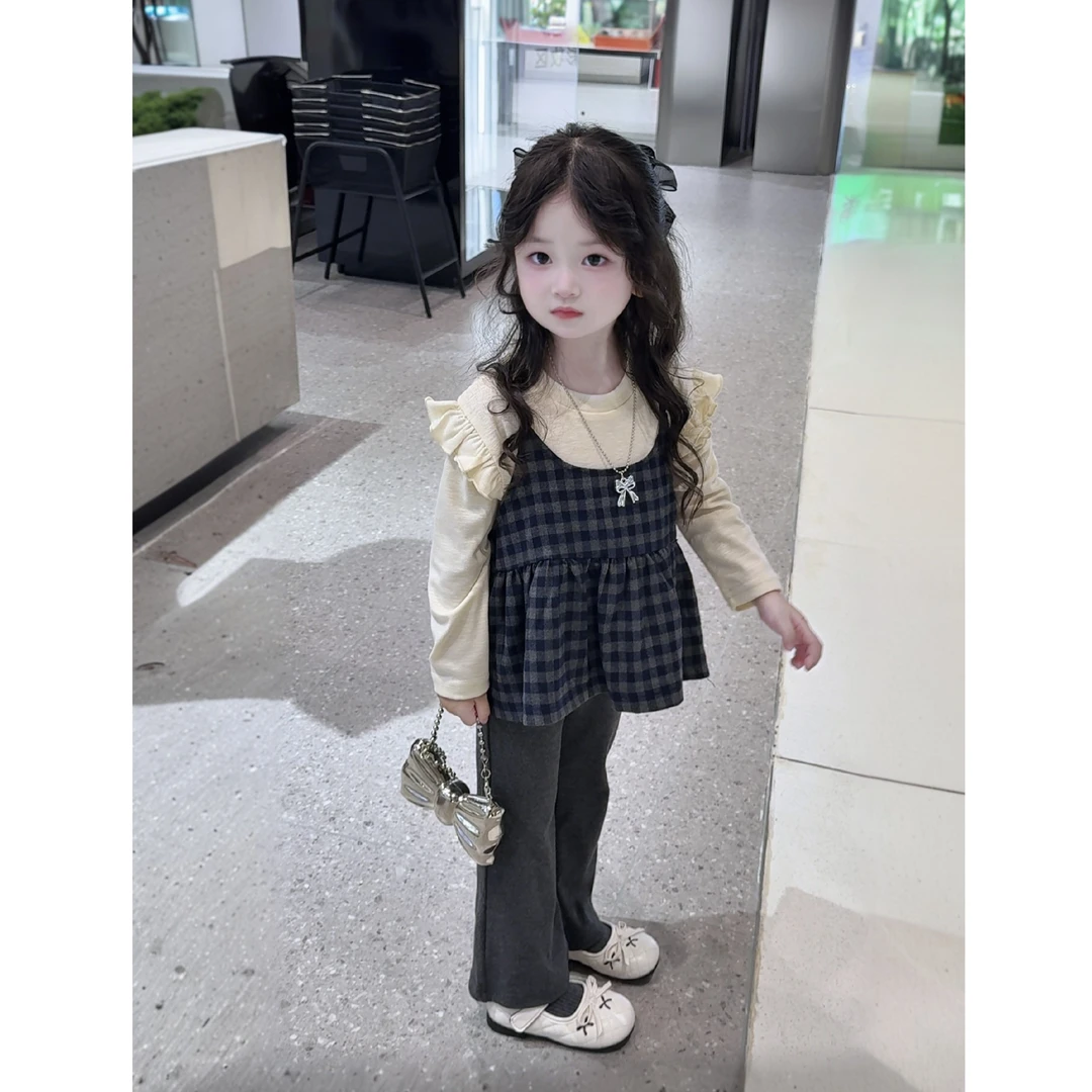 女宝宝开学秋季套装新款洋气时髦女童格子吊带打底衫喇叭裤三件套