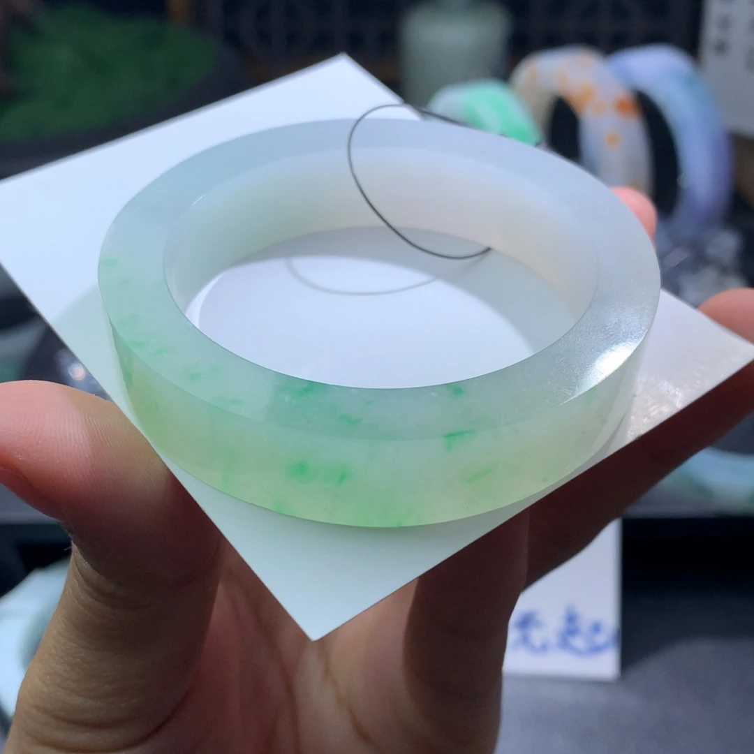 未镶嵌翡翠手镯定制翡翠
