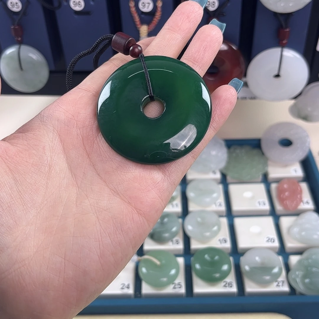 石英质玉合金颈饰
