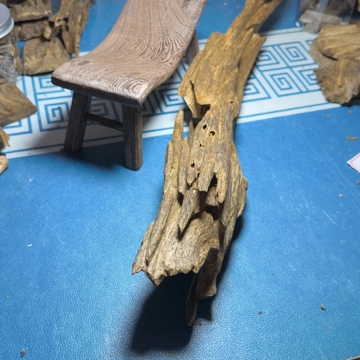 L***Q木质海南绿奇陆河摆件360克