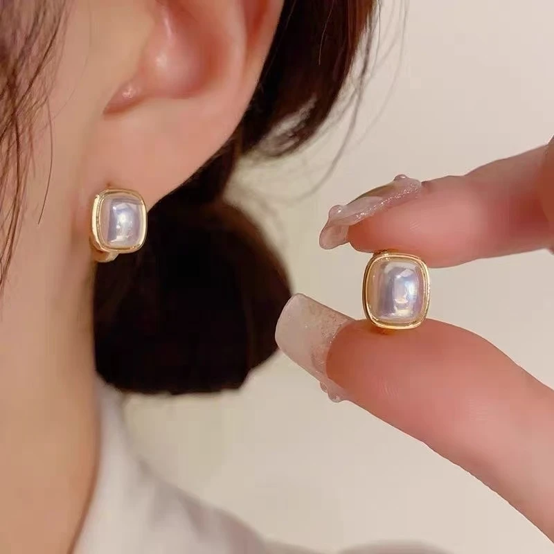 铜合金耳饰 白色珍珠耳扣2025新款爆款小众轻奢时尚高级感耳钉