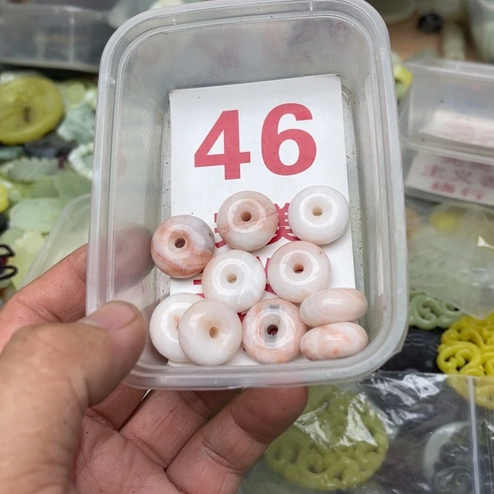 蛇纹石玉未镶嵌挂坠