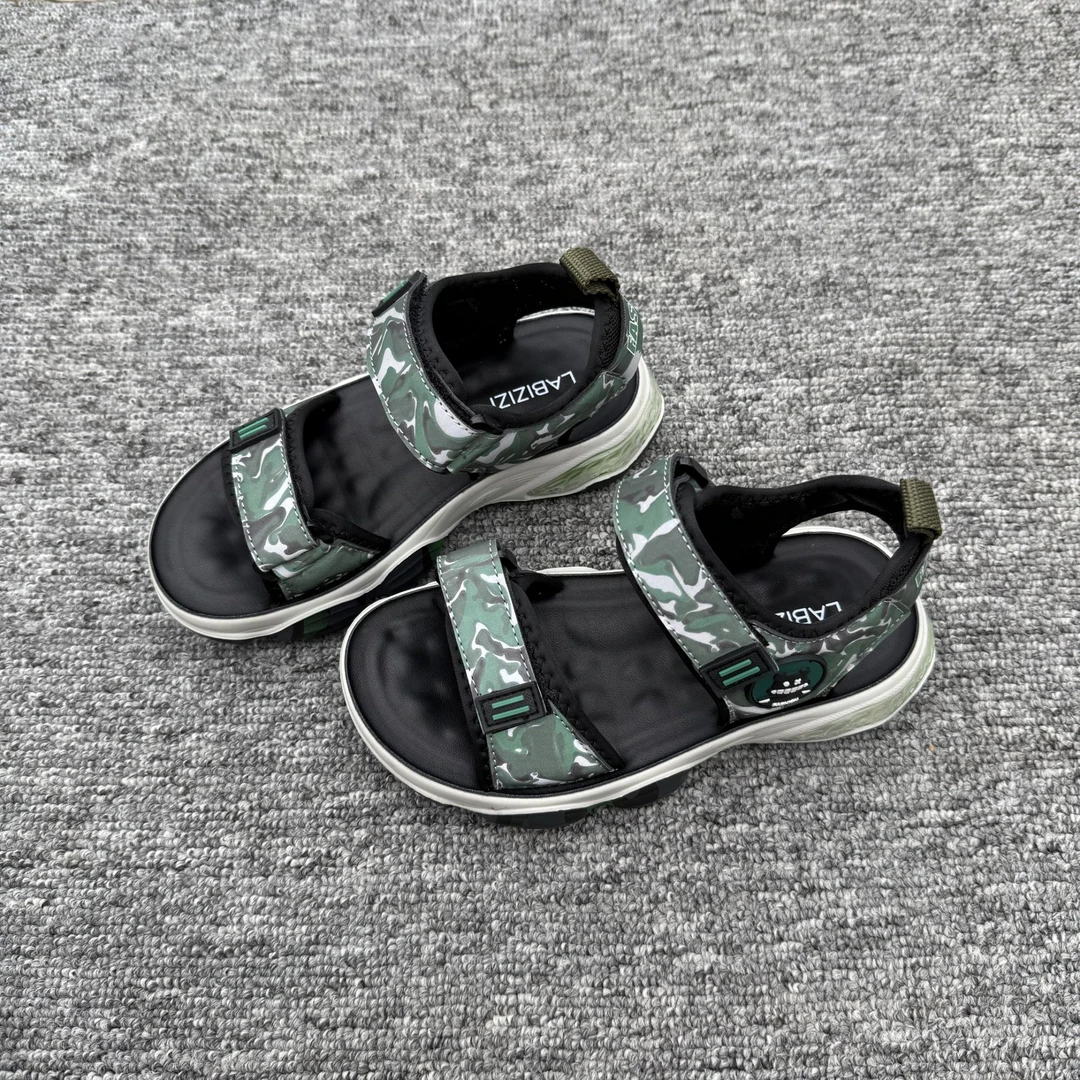 防滑轻便男童凉鞋学生夏季新款软底透气男孩运动休闲时尚爆款凉鞋