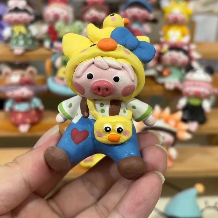 c***c摆件景德镇二条肉猪小妹陶瓷摆件