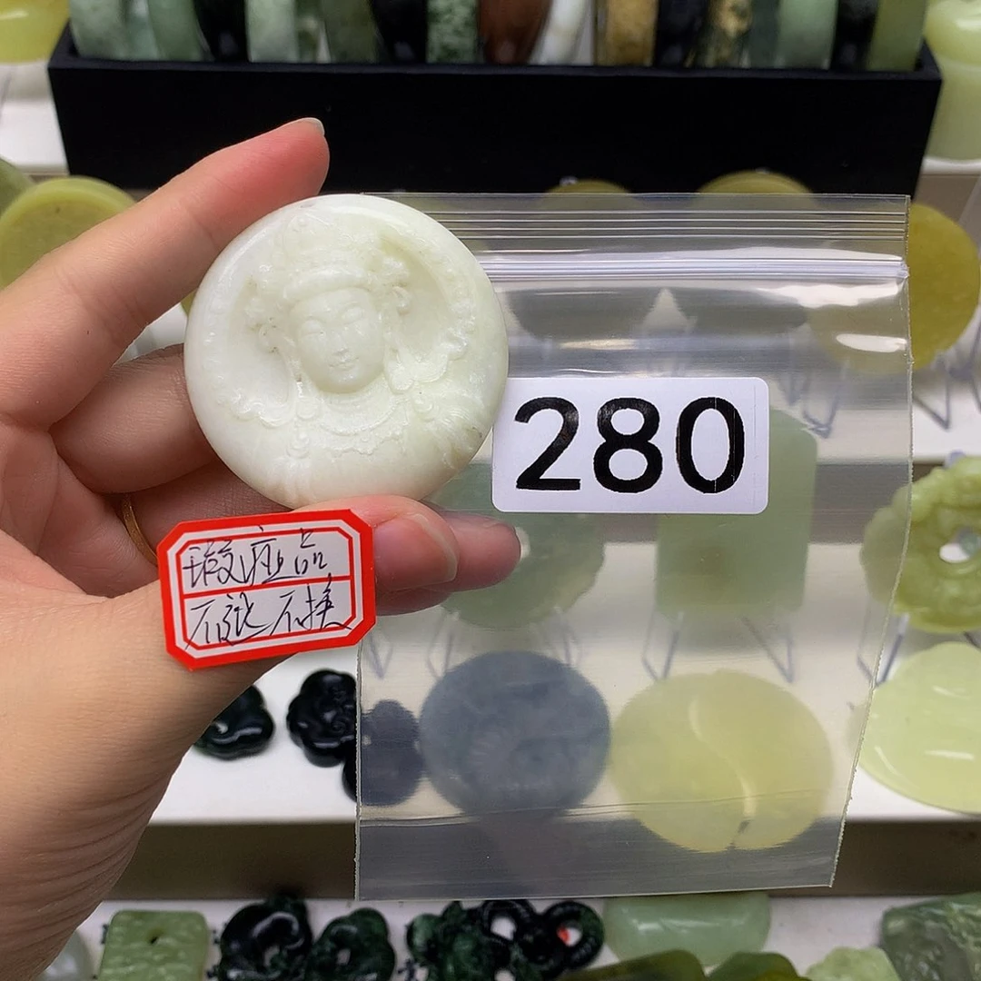 蛇纹石玉颈饰未镶嵌