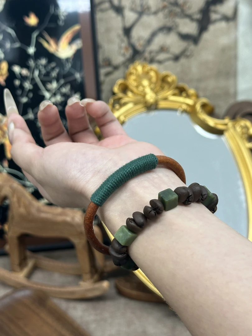 牛皮手绳绿色根据年份拍64.65.78.79.86.87.94.95.08.09.16.17