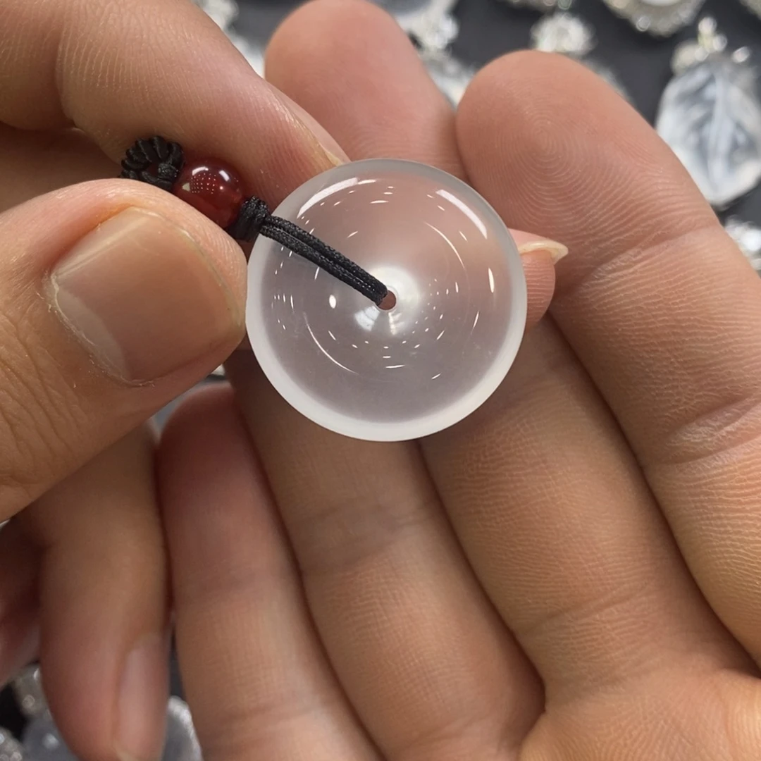 石英质玉吊坠未镶嵌