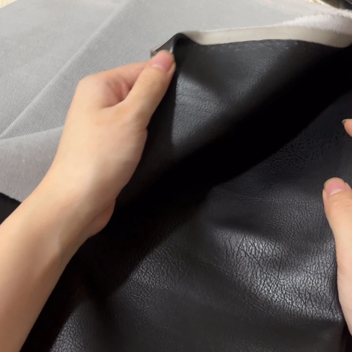 混纺灰底黑皮1米。