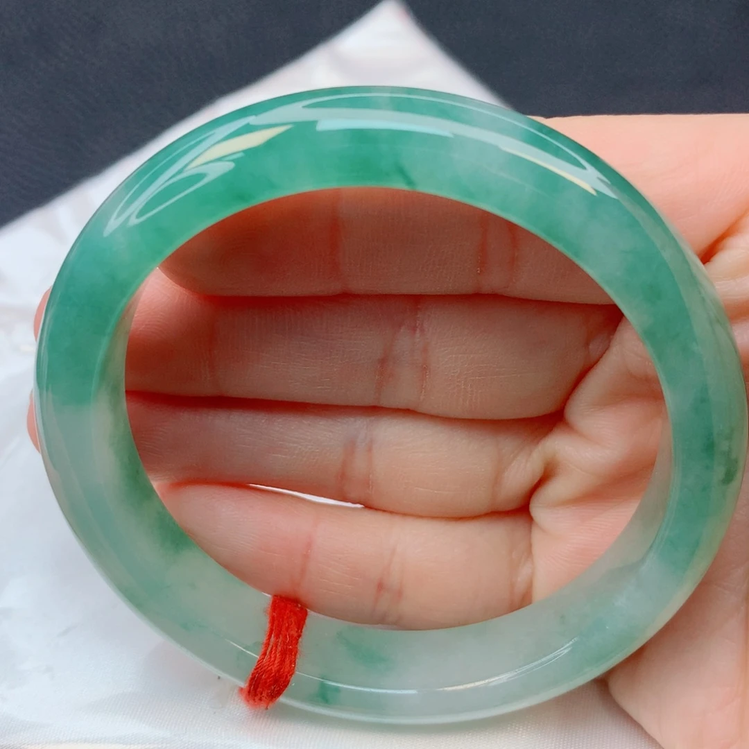 翡翠未镶嵌手镯54-55冰透飘绿花