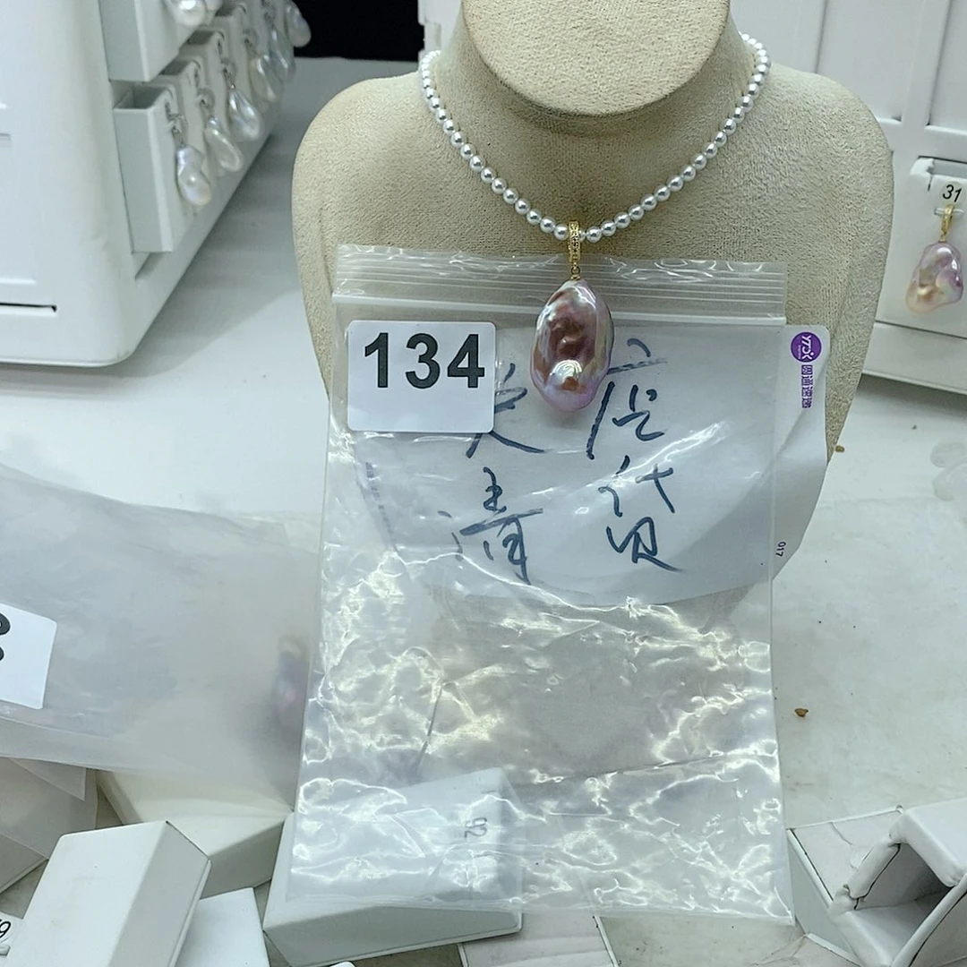 淡水珍珠颈饰合金