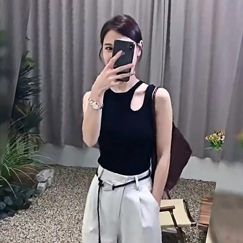 时尚挂脖镂空无袖T恤背心女夏季外穿设计感修身显瘦内搭休闲上衣