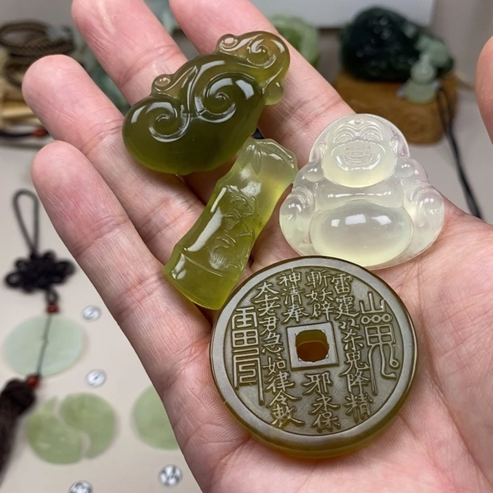 用***3蛇纹石玉未镶嵌颈饰