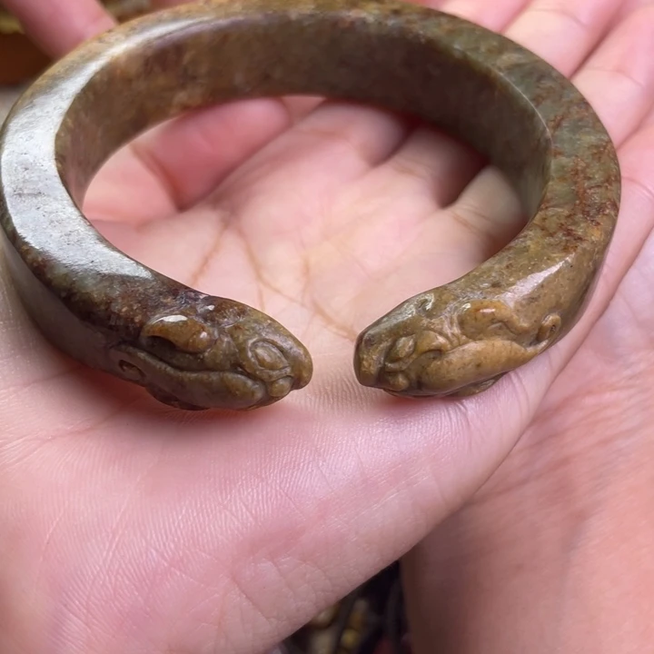 倚***雪岫岩河磨玉（透闪石质玉）手镯未镶嵌