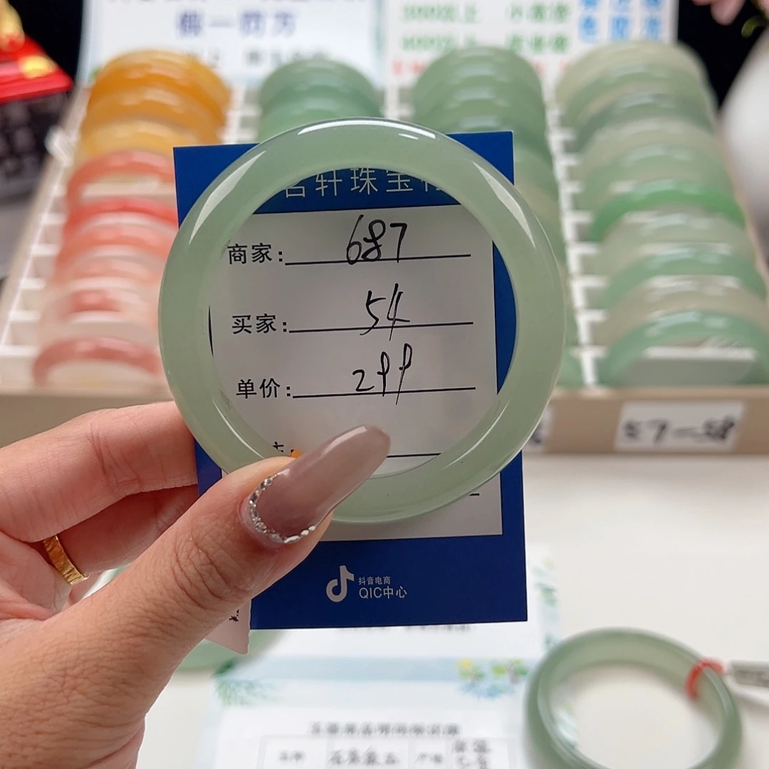 纤***甲未镶嵌手镯石英质玉