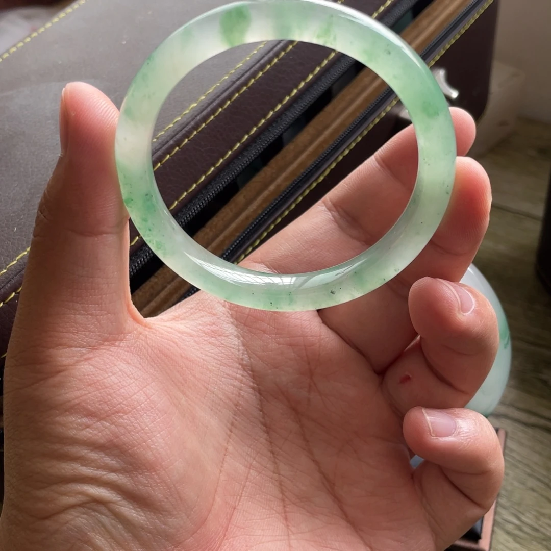 石英质玉（非洲翠）未镶嵌手镯